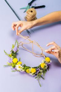 http://www.refinery29.com/how-to-make-a-flower-crown#slide-14http://www.refinery29.com/how-to-make-a-flower-crown#slide-14